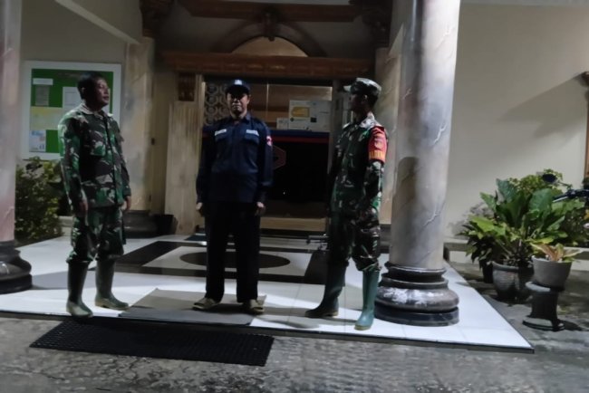 Babinsa Koramil 18 Pagentan Laksanakan Patroli Malam Guna Memastikan Keamanan Wilayah