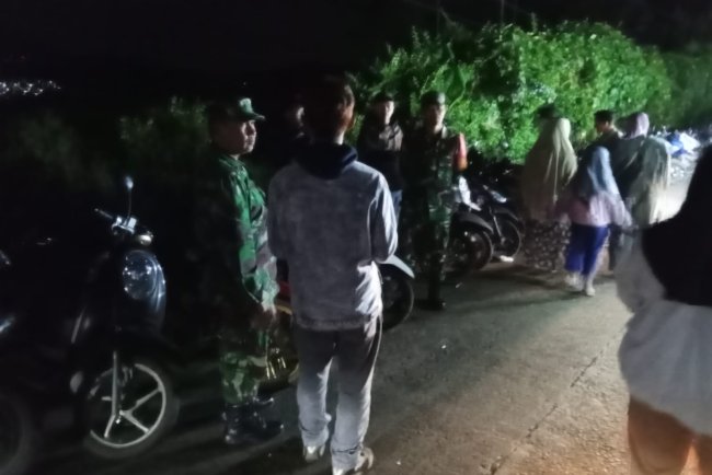 Pastikan Keamanan Wilayah Babinsa Rutin Laksanakan Patroli Malam