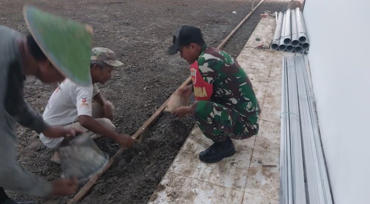 Babinsa Koramil 12 Sigaluh Awasi Pembangunan KDKMP di Desa Sigaluh