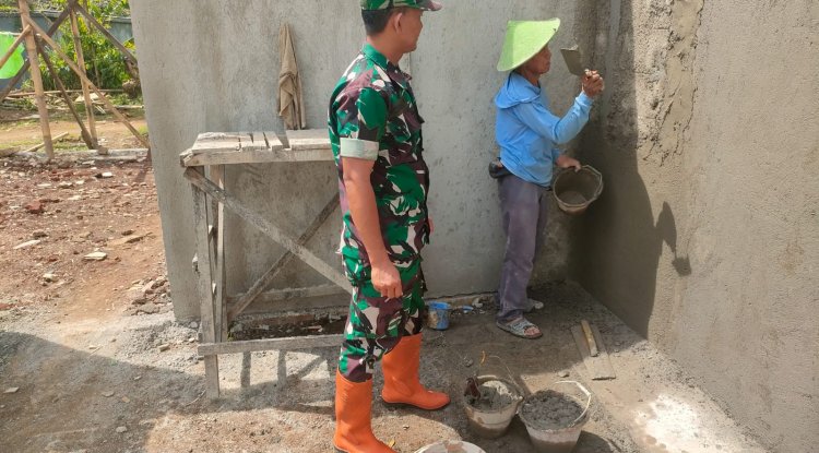 Babinsa Kalibenda Awasi Progres Pembangunan KDKMP