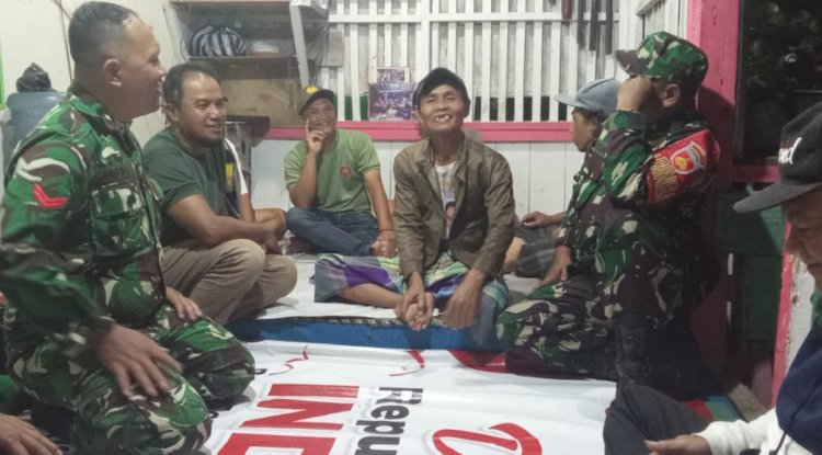Babinsa Laksanakan Pos Kamling dan Patroli Bersama Masyarakat