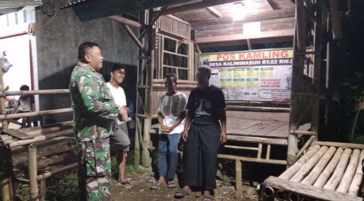 Battituud Koramil 02 Klampok Bersama Warga Masyarakat Melaksanakan Kegiatan Siskamling