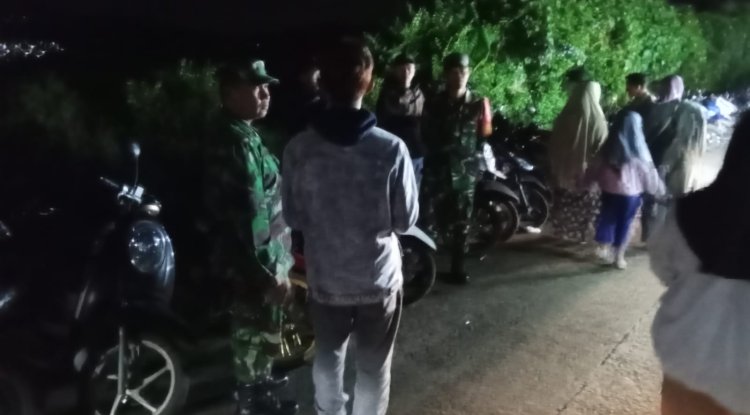 Pastikan Keamanan Wilayah Babinsa Rutin Laksanakan Patroli Malam