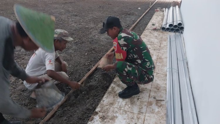 Babinsa Koramil 12 Sigaluh Awasi Pembangunan KDKMP di Desa Sigaluh
