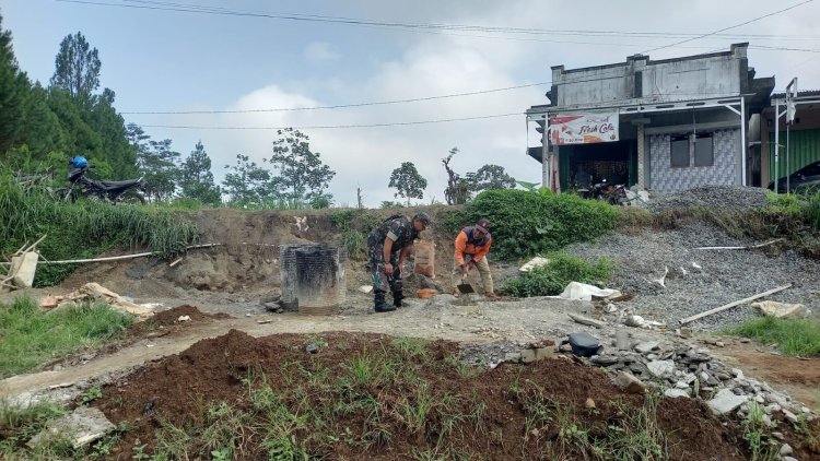 Babinsa Koramil 04 Karangkobar Tinjau Pembangunan KDKMP di Desa Karanggondang