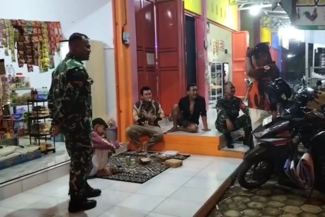 Koramil 11 Punggelan Sinergi Patroli Siskamling Sasar Bahaya Narkoba dan Judi Online