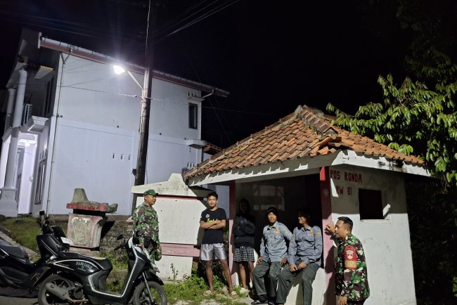 Patroli Gabungan TNI Perkuat Siskamling dan Keamanan Wilayah