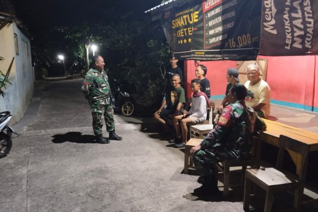 Patroli Siskamling Cegah Gangguan Kamtibmas