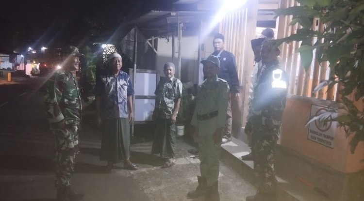 Danposramil Pagedongan Beserta Babinsa Dan Warga Gelar Patroli Siskamling