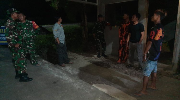 Babinsa Melaksanakan Patroli Dan Pemantauan Kegiatan Sistem Keamanan Lingkungan