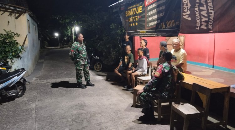Patroli Siskamling Cegah Gangguan Kamtibmas
