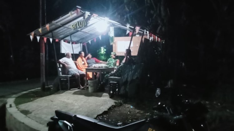 Babinsa Koramil 10 Bawang Intensifkan Patroli Siskamling di Desa Bandingan