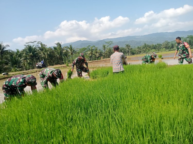 Babinsa bersama petani melaksanakan Daud