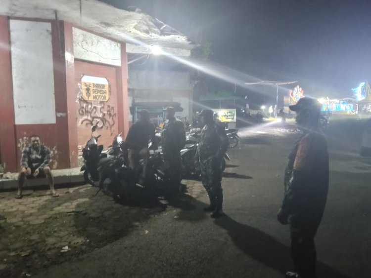 Babinsa Koramil 06 Kalibening Patroli Malam Cegah Gangguan Kamtibmas
