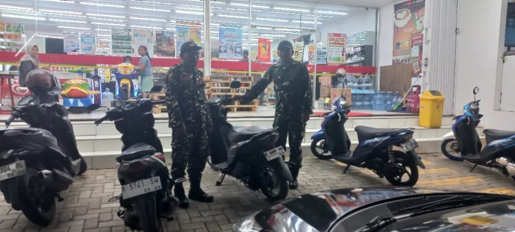 Babinsa Koramil 15Rakit Patroli Wilayah Bersama Linmas